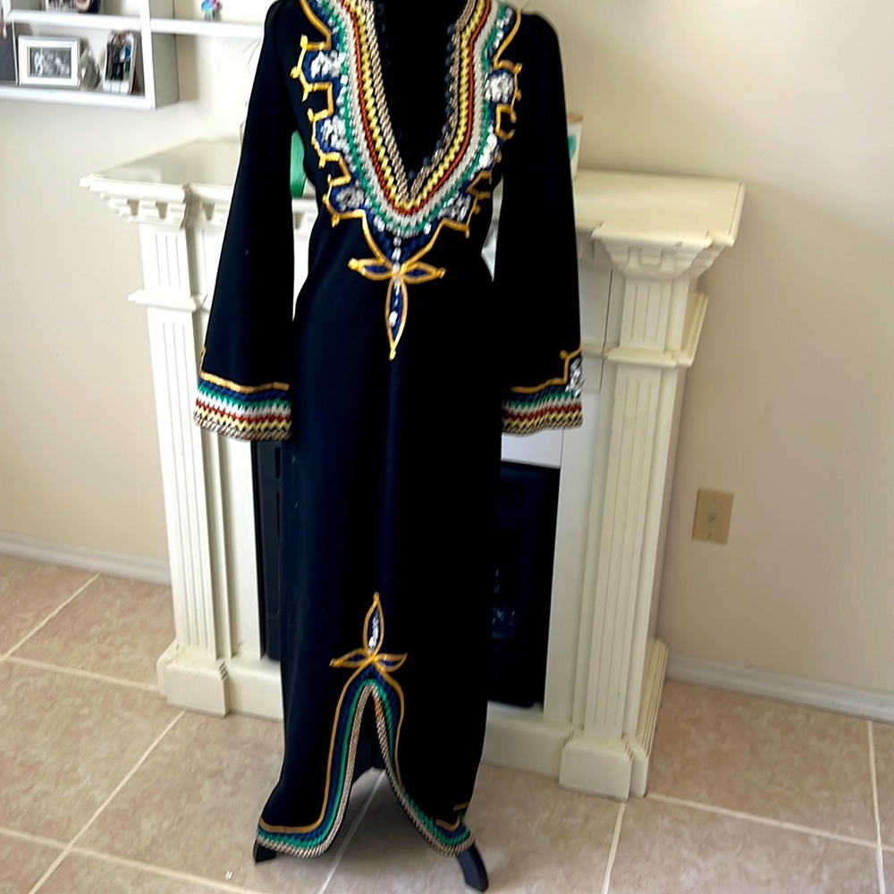 Custom amazing ling  dress size 6 with stretch to 8